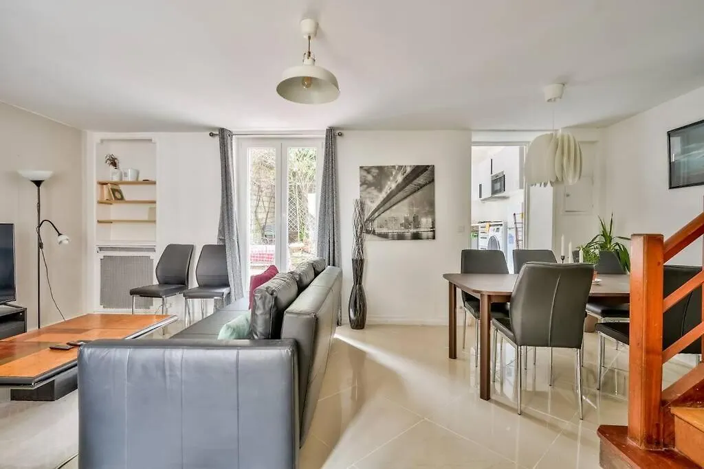 Stunning House With Garden 1 Minute From The Metro