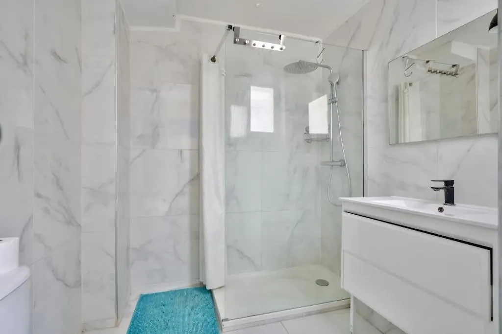 Stunning House With Garden 1 Minute From The Metro Holiday home Paris