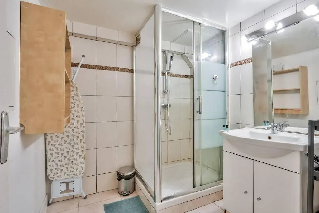Stunning House With Garden 1 Minute From The Metro Holiday home