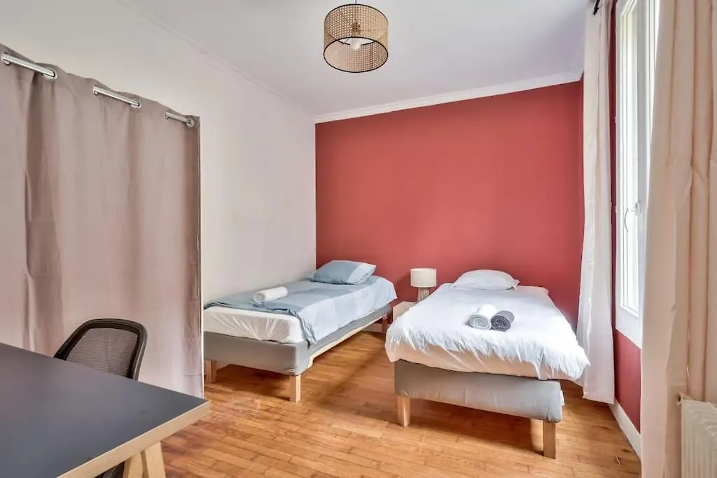 Stunning House With Garden 1 Minute From The Metro Vakantiehuis