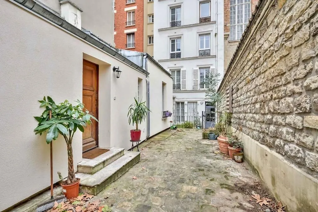 Stunning House With Garden 1 Minute From The Metro Holiday home
